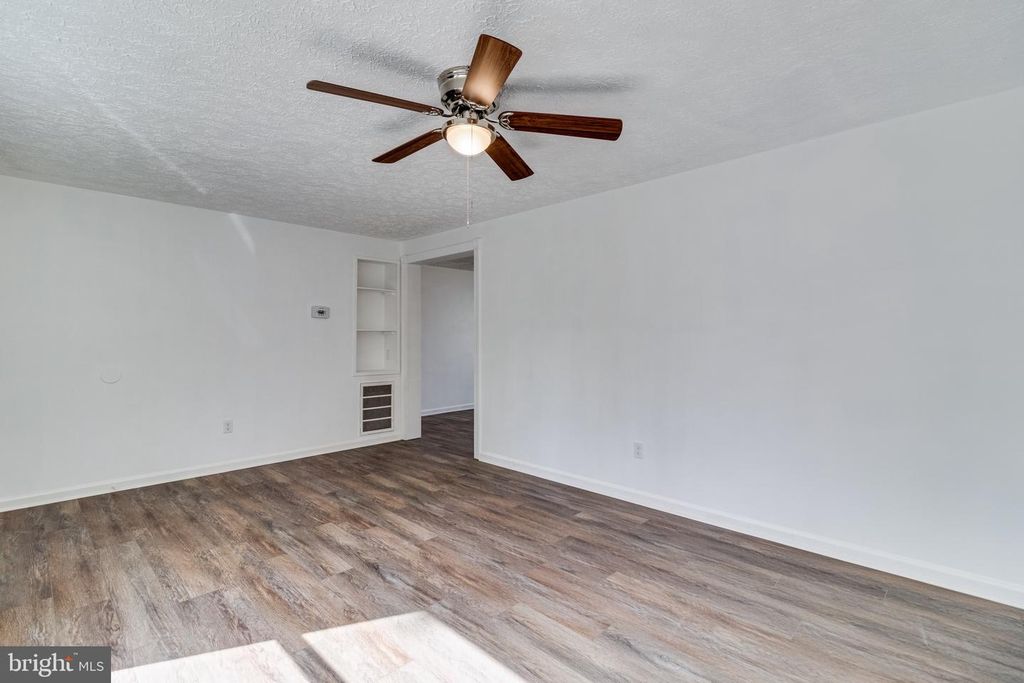 Image 9 of property listing at 818 SAN MATEO TRL, Lusby, MD 20657