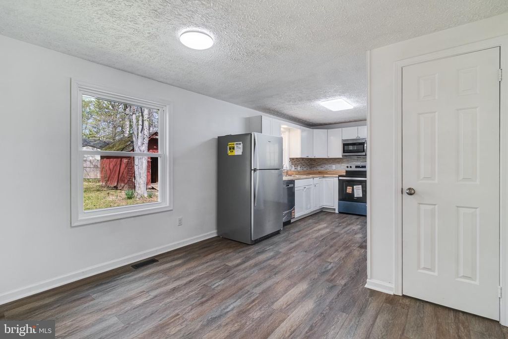 Image 10 of property listing at 818 SAN MATEO TRL, Lusby, MD 20657