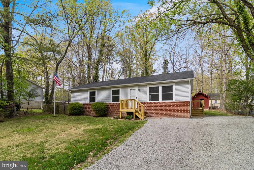 Image 3 of property listing at 818 SAN MATEO TRL, Lusby, MD 20657