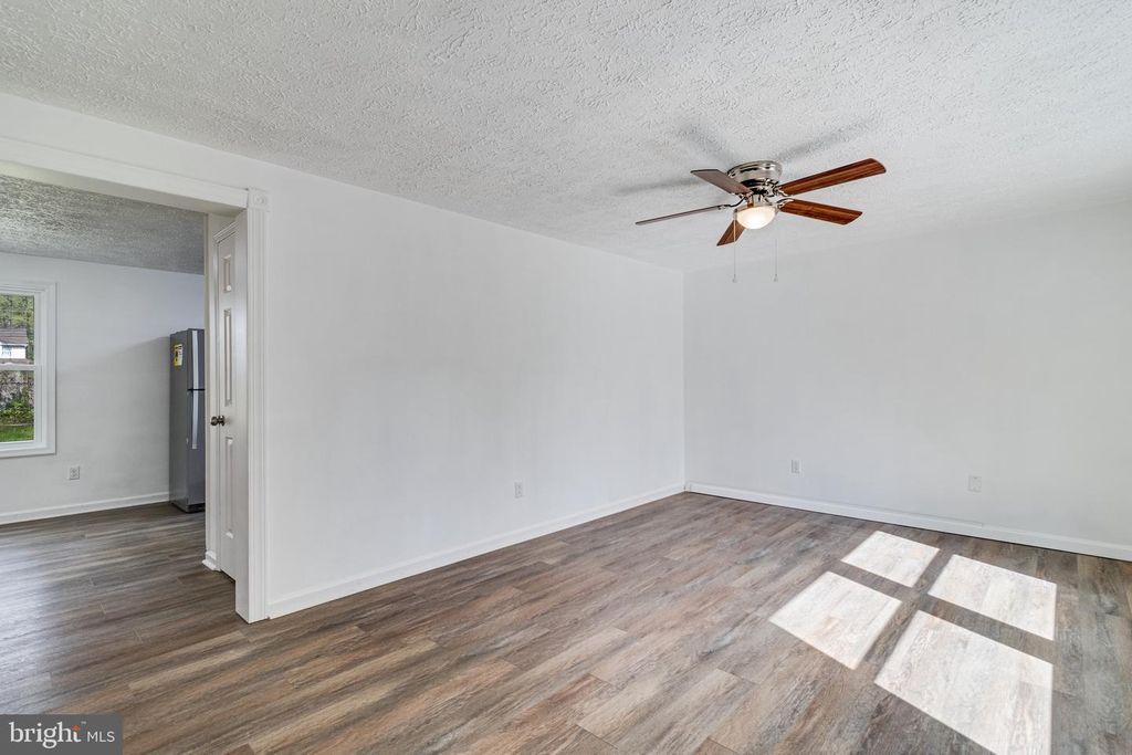 Image 6 of property listing at 818 SAN MATEO TRL, Lusby, MD 20657