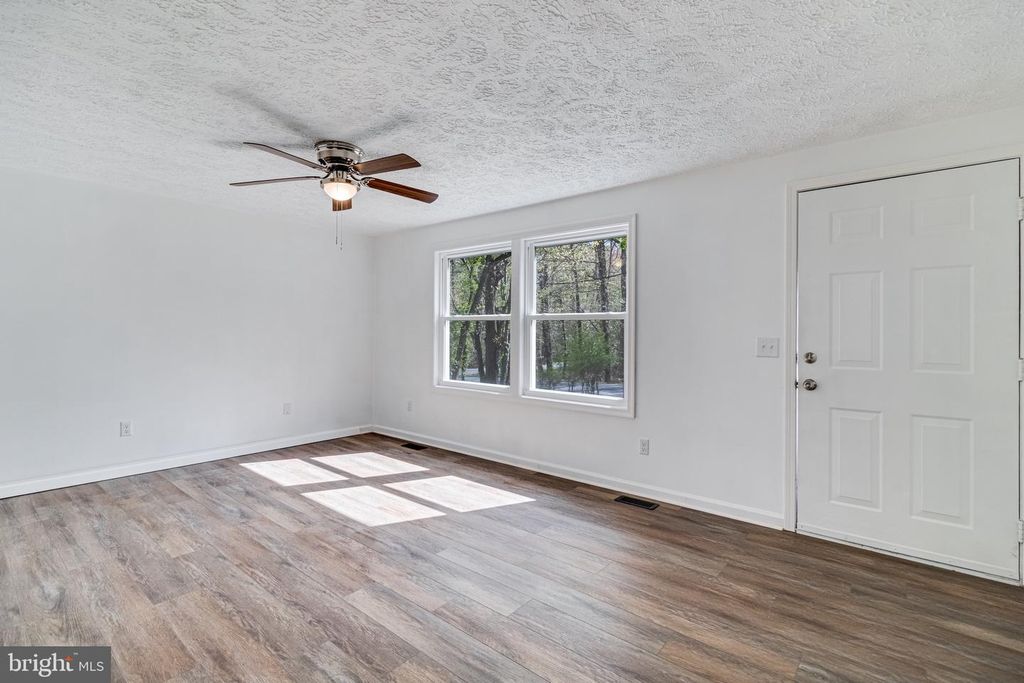 Image 7 of property listing at 818 SAN MATEO TRL, Lusby, MD 20657