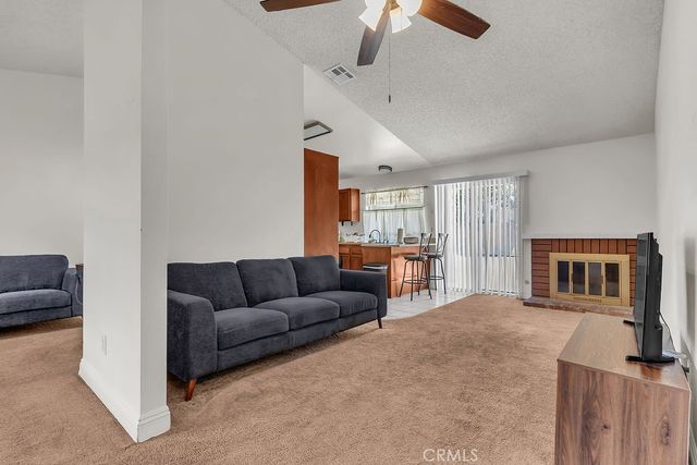 910 S Larch, Rialto, CA 92316