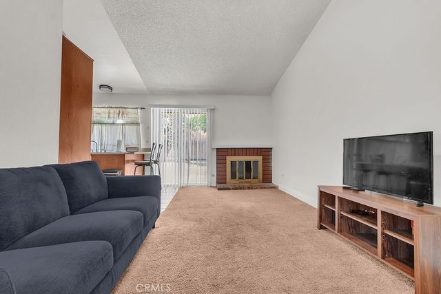 910 S Larch, Rialto, CA 92316