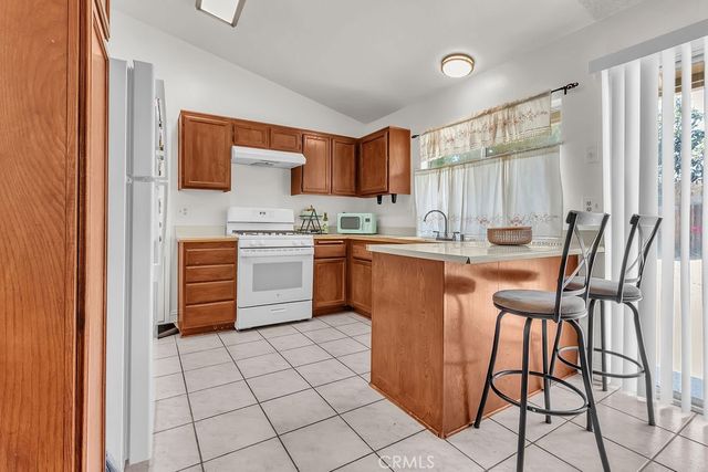910 S Larch, Rialto, CA 92316