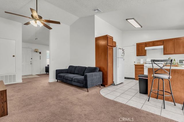 910 S Larch, Rialto, CA 92316