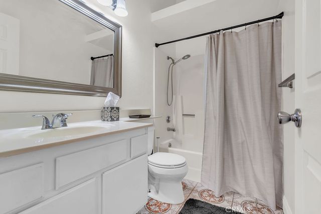 910 S Larch, Rialto, CA 92316