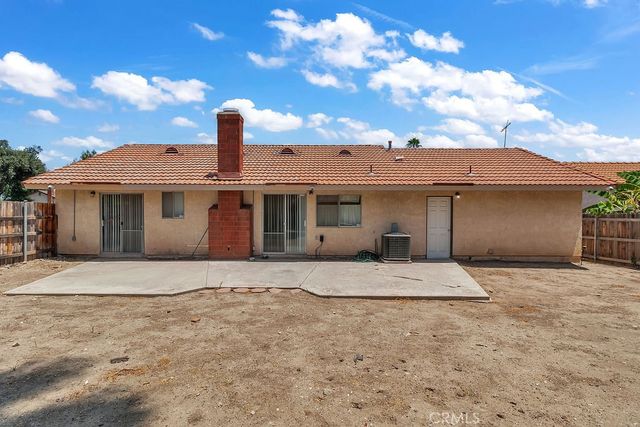 910 S Larch, Rialto, CA 92316
