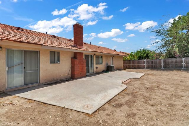 910 S Larch, Rialto, CA 92316