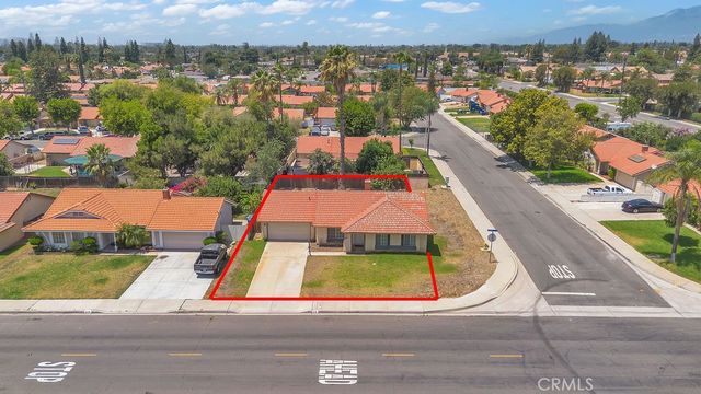 910 S Larch, Rialto, CA 92316