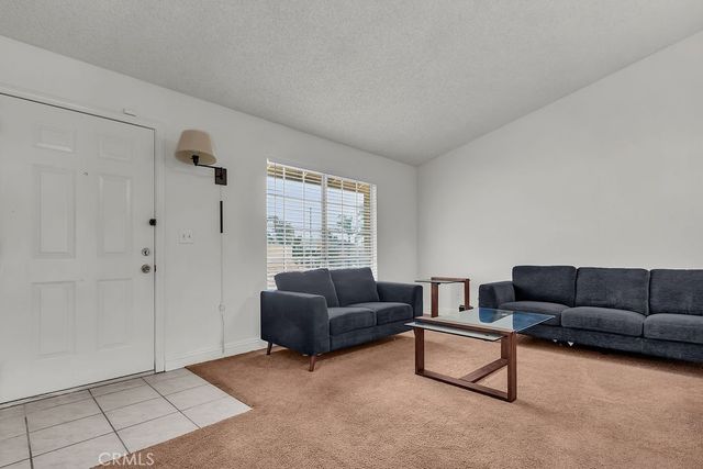 910 S Larch, Rialto, CA 92316