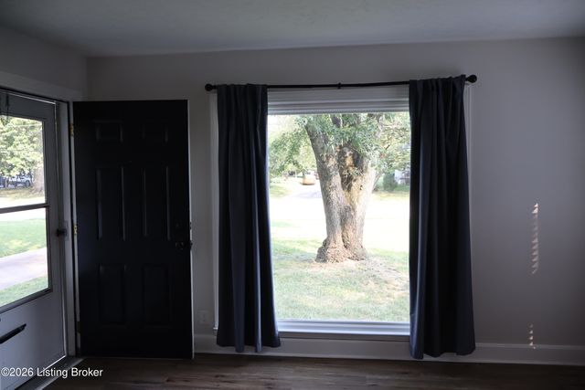 4832 S 6th St, Louisville, KY 40214