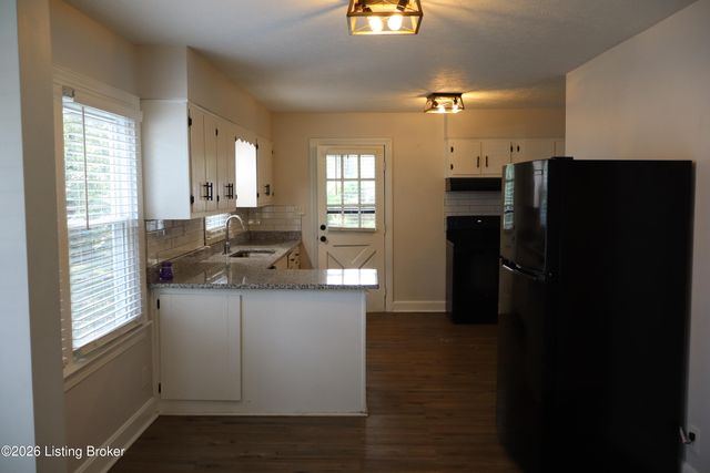 4832 S 6th St, Louisville, KY 40214