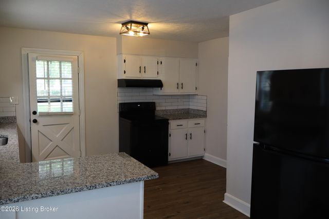 4832 S 6th St, Louisville, KY 40214