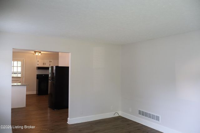 4832 S 6th St, Louisville, KY 40214