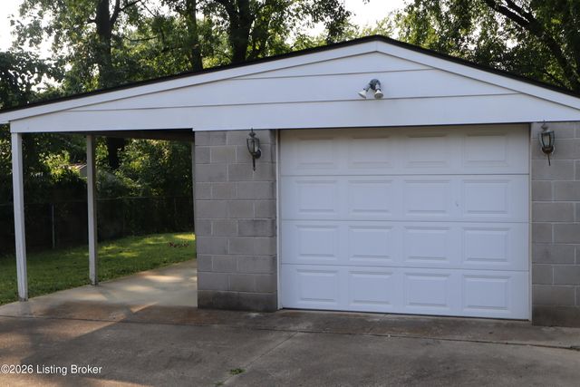 4832 S 6th St, Louisville, KY 40214