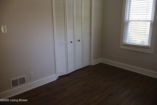 4832 S 6th St, Louisville, KY 40214