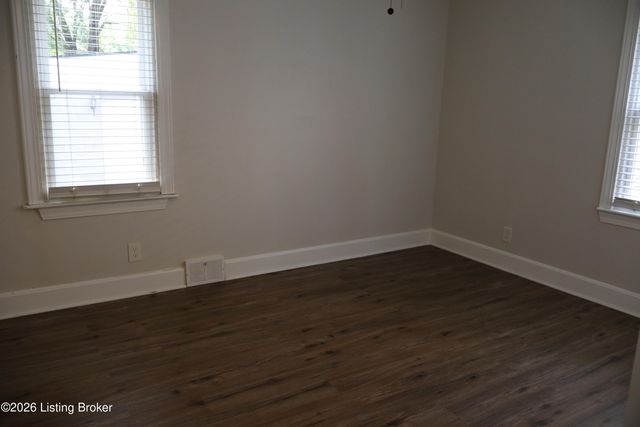 4832 S 6th St, Louisville, KY 40214