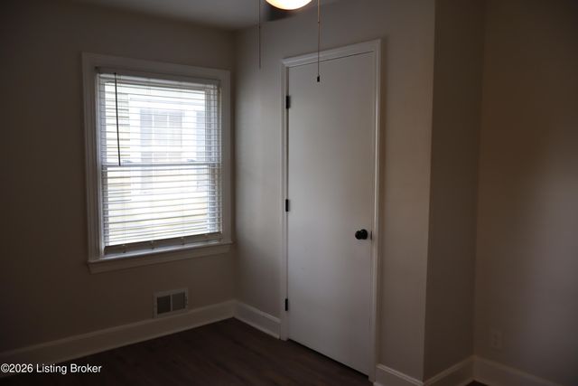 4832 S 6th St, Louisville, KY 40214