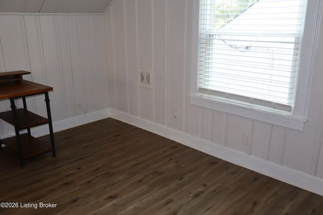 4832 S 6th St, Louisville, KY 40214