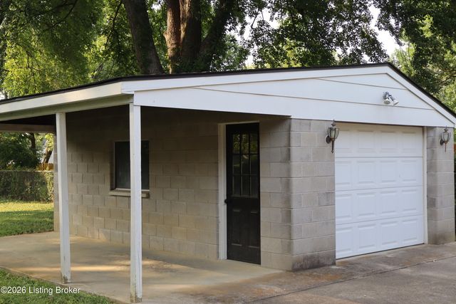 4832 S 6th St, Louisville, KY 40214