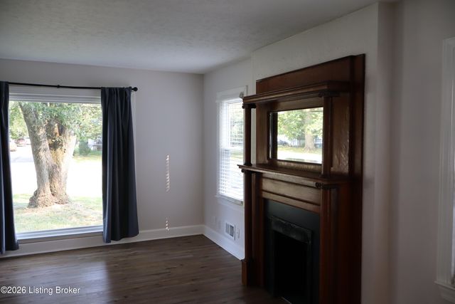 4832 S 6th St, Louisville, KY 40214