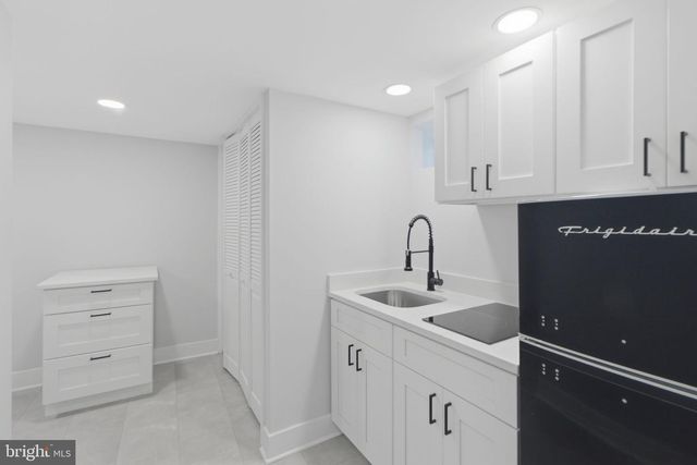 2203 SOUTHERN AVE, Baltimore, MD 21214