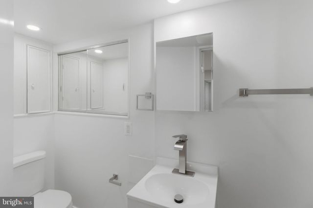 2203 SOUTHERN AVE, Baltimore, MD 21214