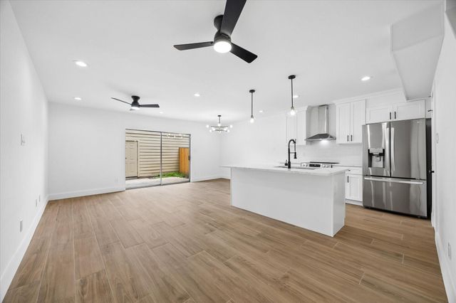 11840 Barryknoll Lane 8, Houston, TX 77024