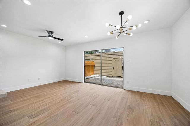 11840 Barryknoll Lane 8, Houston, TX 77024