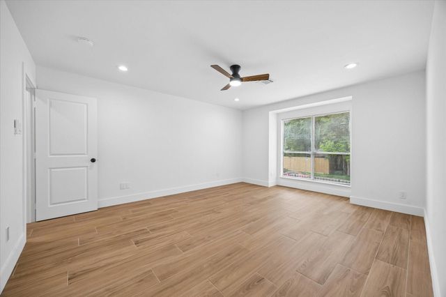11840 Barryknoll Lane 8, Houston, TX 77024