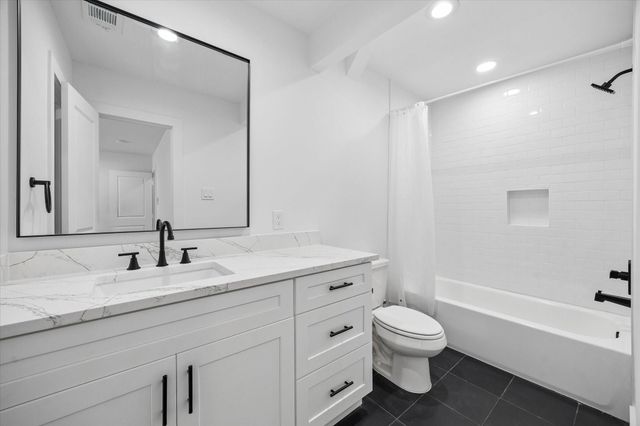 11840 Barryknoll Lane 8, Houston, TX 77024