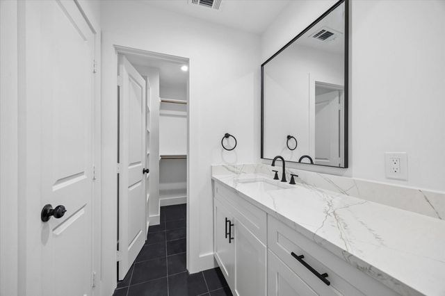 11840 Barryknoll Lane 8, Houston, TX 77024