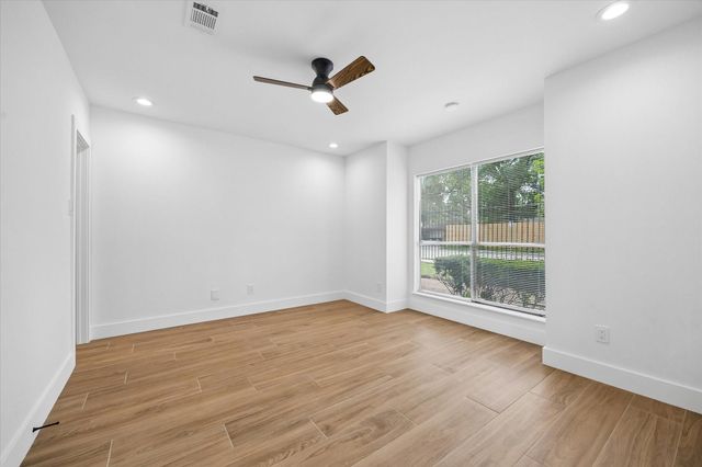 11840 Barryknoll Lane 8, Houston, TX 77024