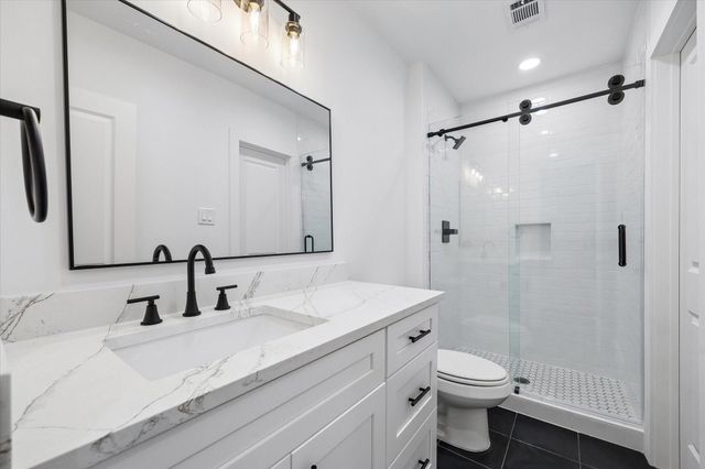 11840 Barryknoll Lane 8, Houston, TX 77024
