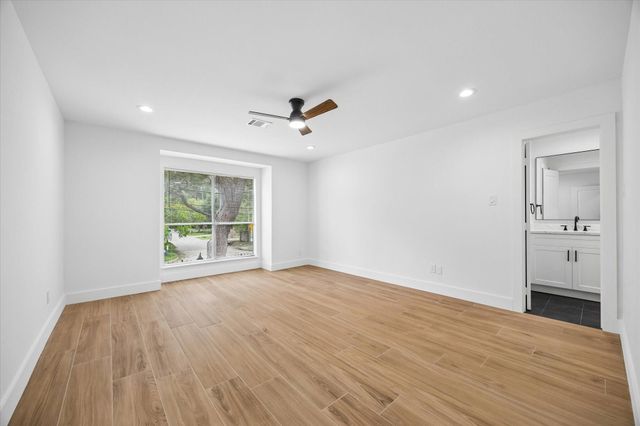11840 Barryknoll Lane 8, Houston, TX 77024