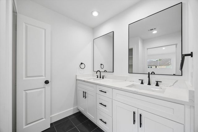 11840 Barryknoll Lane 8, Houston, TX 77024