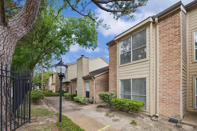 11840 Barryknoll Lane 8, Houston, TX 77024