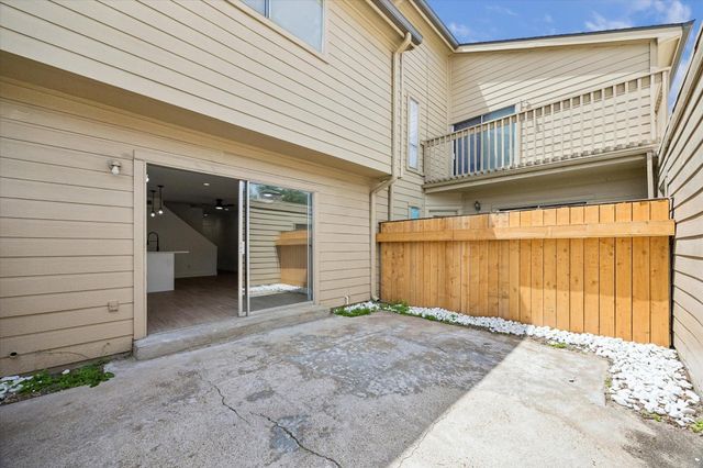 11840 Barryknoll Lane 8, Houston, TX 77024