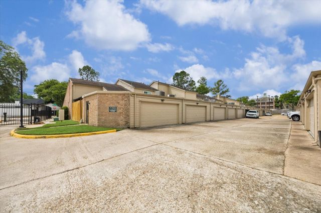 11840 Barryknoll Lane 8, Houston, TX 77024
