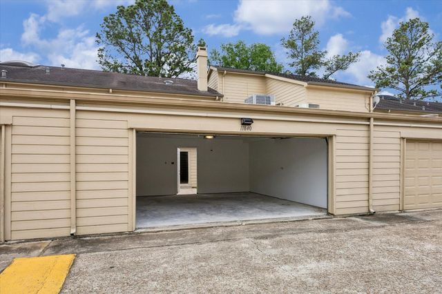 11840 Barryknoll Lane 8, Houston, TX 77024