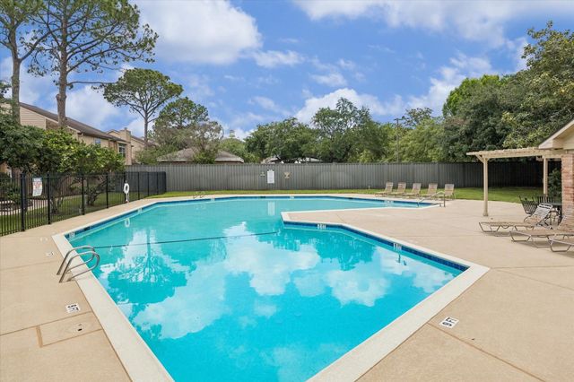 11840 Barryknoll Lane 8, Houston, TX 77024