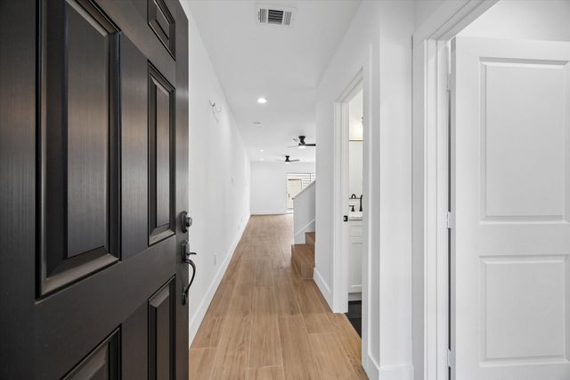 11840 Barryknoll Lane 8, Houston, TX 77024