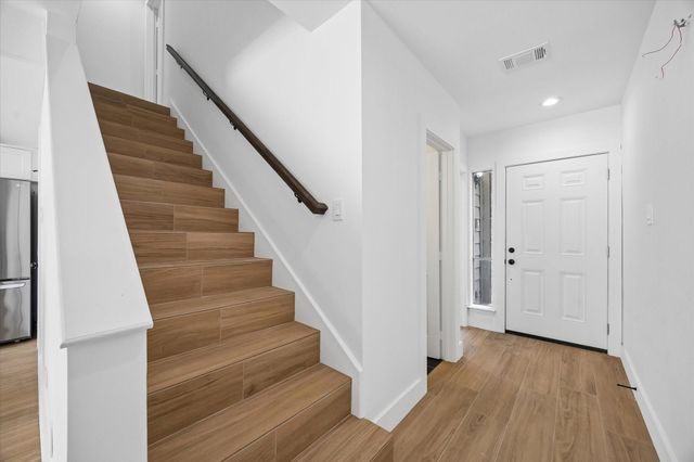 11840 Barryknoll Lane 8, Houston, TX 77024