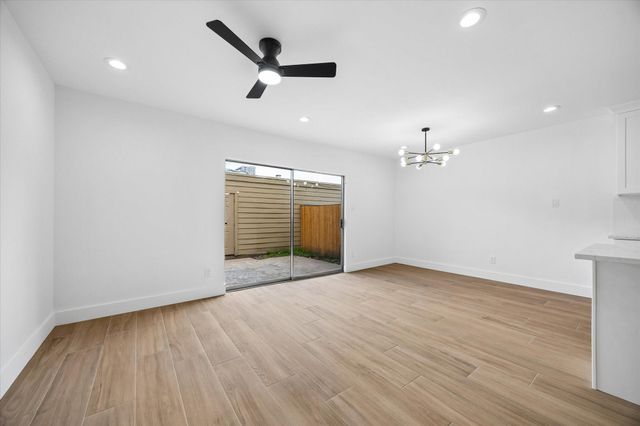 11840 Barryknoll Lane 8, Houston, TX 77024