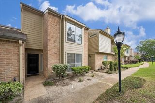 11840 Barryknoll Lane 8, Houston, TX 77024