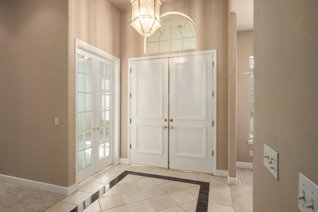 Image 10 of property listing at 6572 N Selland Avenue, Fresno, CA 93711