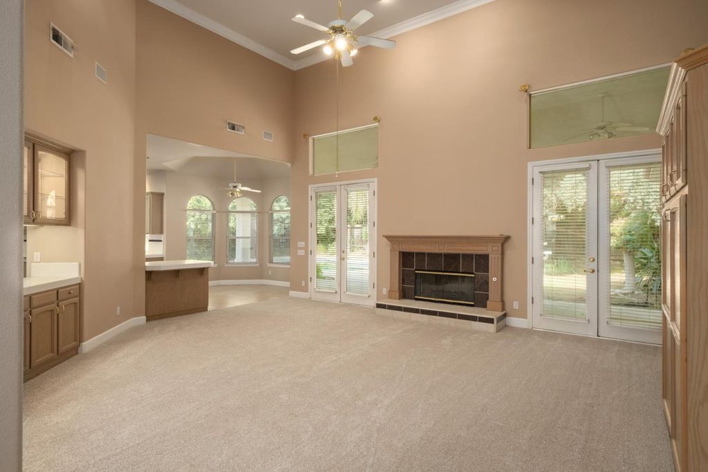 Image 13 of property listing at 6572 N Selland Avenue, Fresno, CA 93711