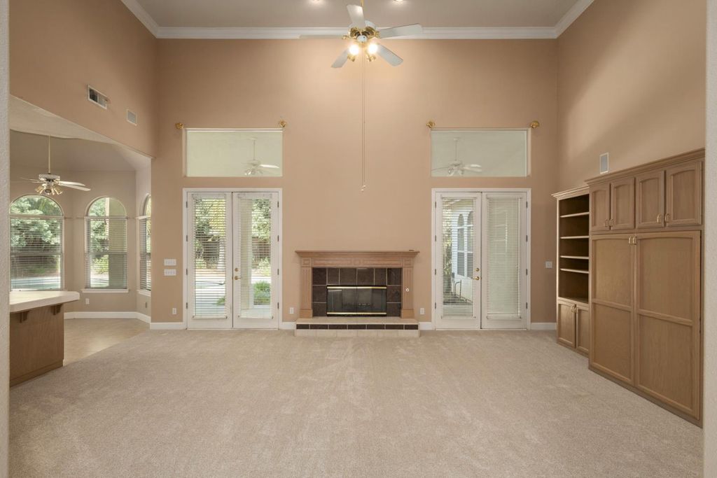 Image 14 of property listing at 6572 N Selland Avenue, Fresno, CA 93711
