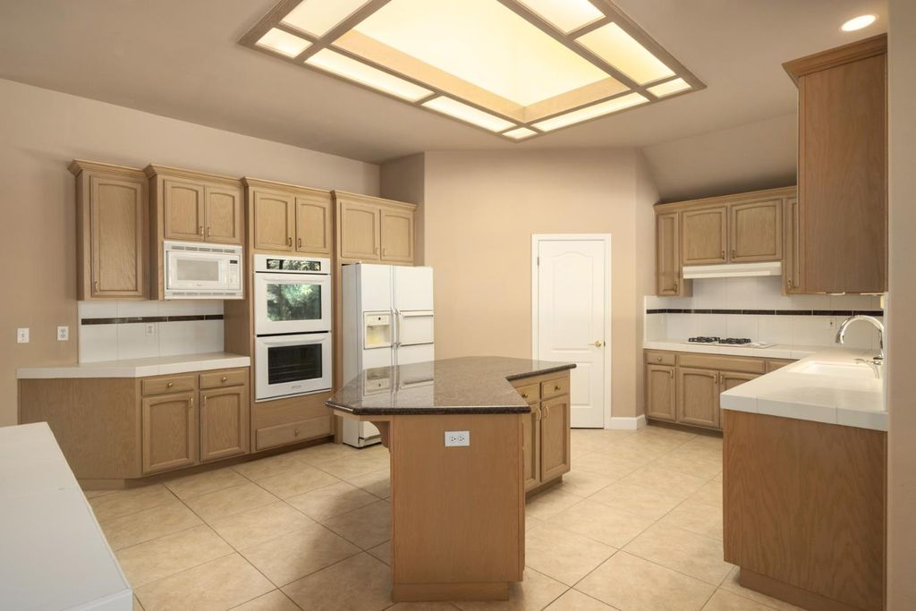 Image 20 of property listing at 6572 N Selland Avenue, Fresno, CA 93711