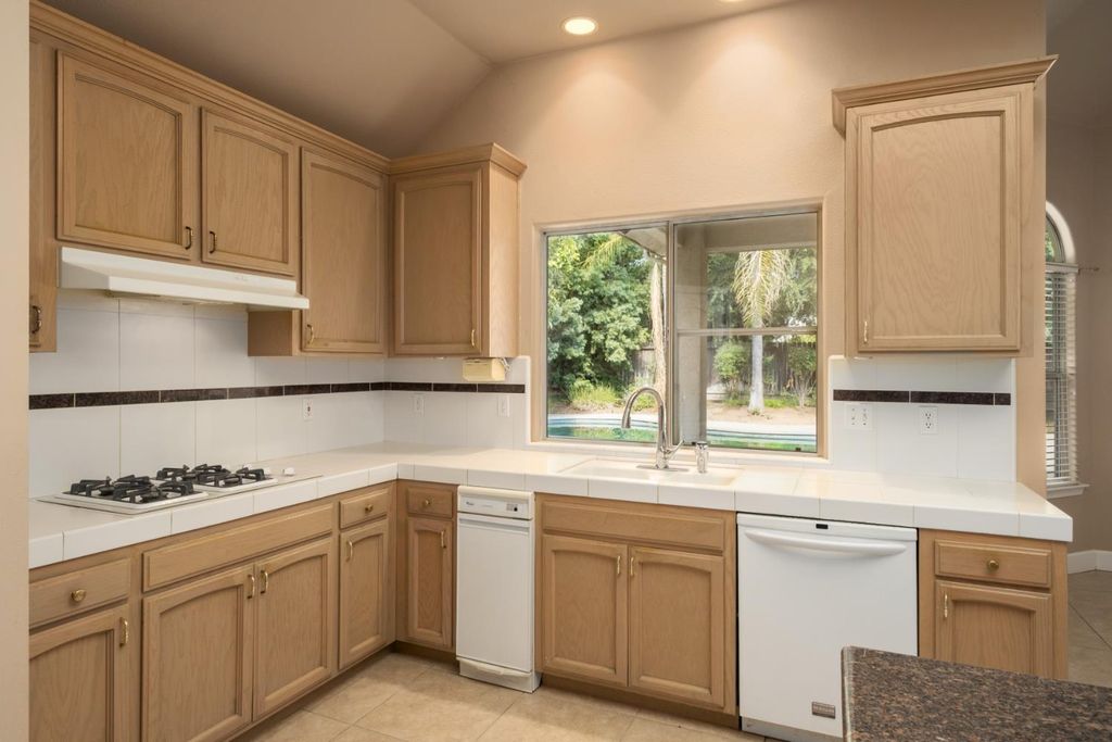 Image 25 of property listing at 6572 N Selland Avenue, Fresno, CA 93711
